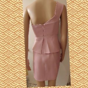 BCBGMaxAzria Dresses - Ladies elegant midi dress BCBGMaxAzria Dresses - Ladies elegant midi dress